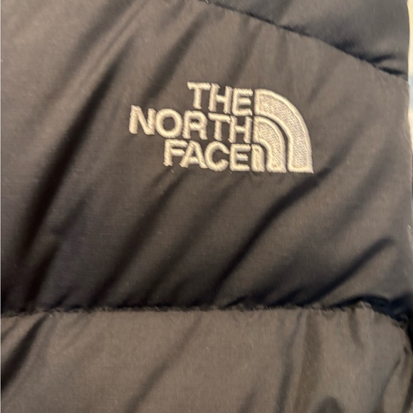 The North Face Women's Black Puffer Vest - Picture 4 of 7